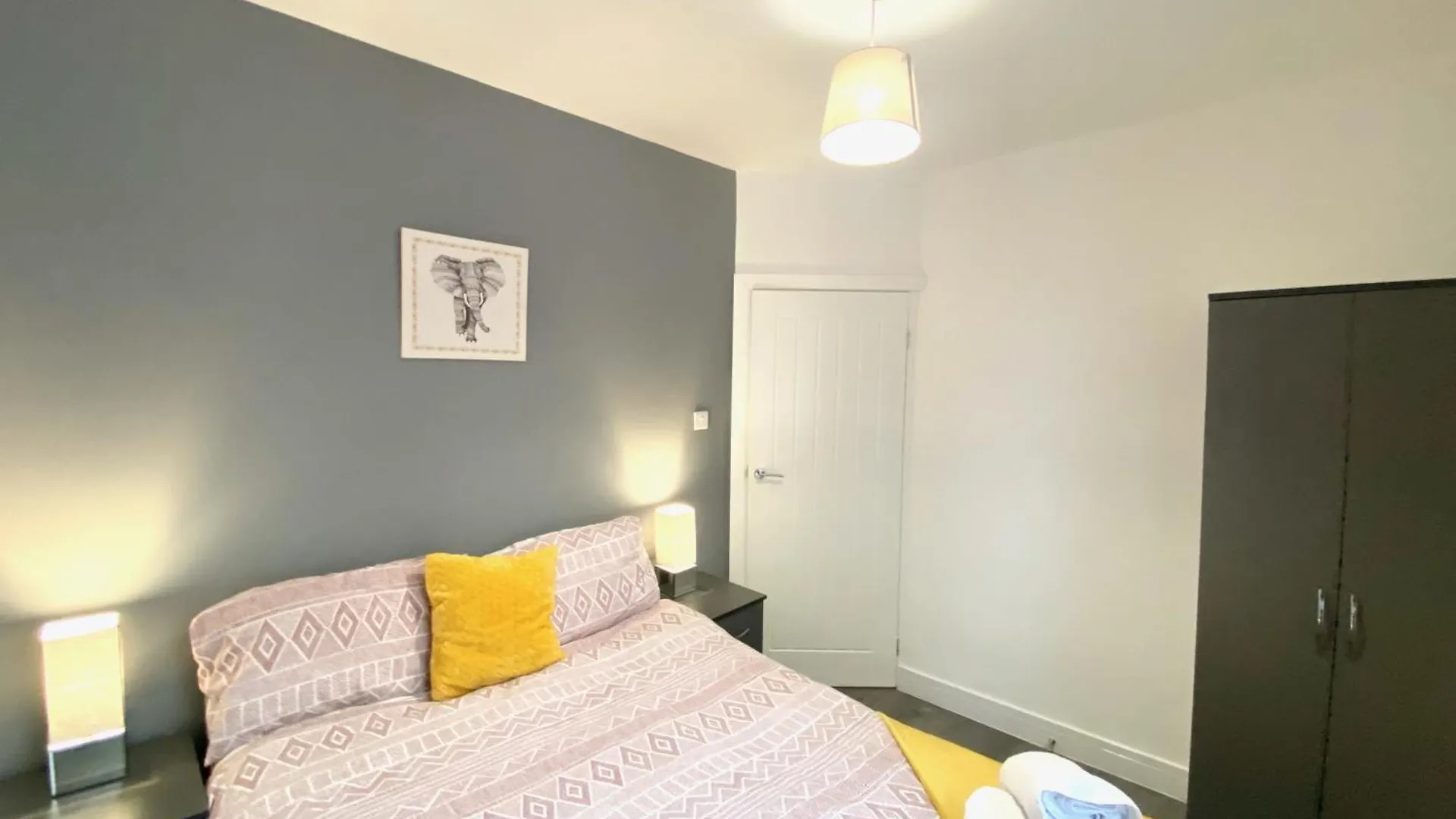 Emerald Living, 4 Bedrooms In The Heart Of Swansea! 0*, Swansea United Kingdom