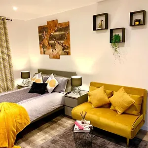  Apartment Beautiful Studio In A House With Parking United Kingdom