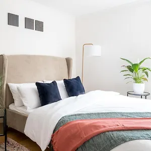  Apartment Riverside Two Bedroom In Canary Wharf United Kingdom