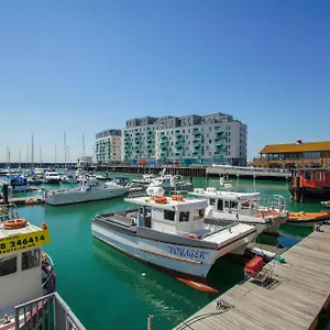  Apartment Orion Marina Sea View - Parking - By Lets United Kingdom