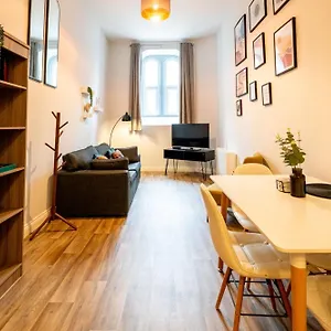 Free Parking | Smart Tv | 4 Guests Apartment